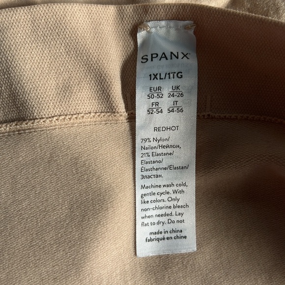 Spanx Red Hot Set Of 2 Light Control Smoothing Size 1X Black & Nude Panties - Picture 11 of 12